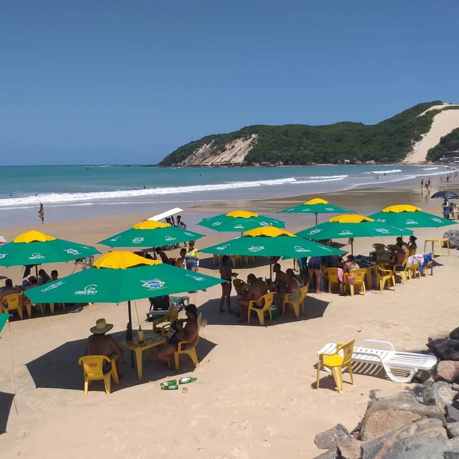 Guarda-sóis do Ponto do Dedé na Praia de Ponta Negra